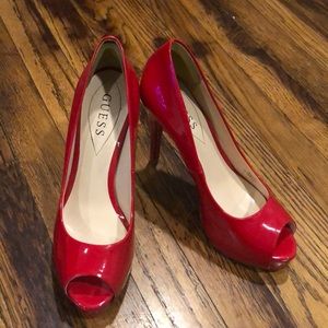 Guess peep toe in classic red